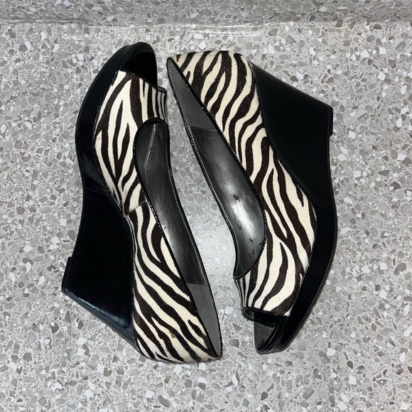Bandolino Zebra Striped Peep Toe Wedge Heel Womens 11M Leather Fur Minor Flaws - Picture 8 of 16